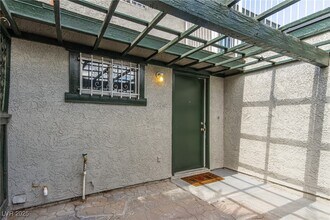557 Chelsea Dr in Henderson, NV - Building Photo - Building Photo