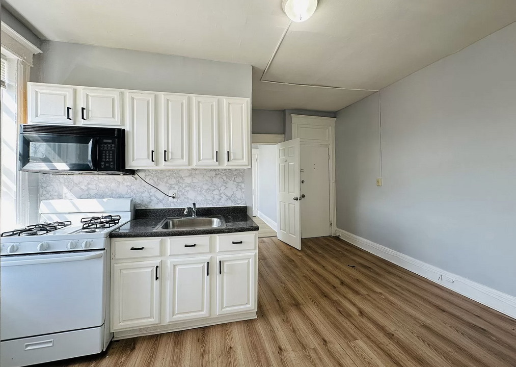 73 Woodlawn Ave in Jersey City, NJ - Building Photo