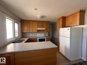 7504-7577 77 Ave NW in Edmonton, AB - Building Photo - Building Photo
