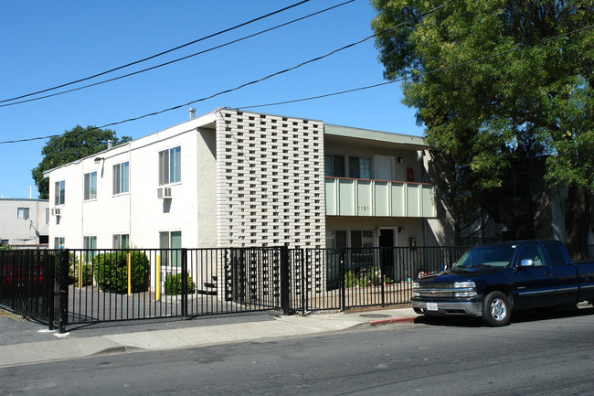 1131 Virginia Ln in Concord, CA - Foto de edificio - Building Photo