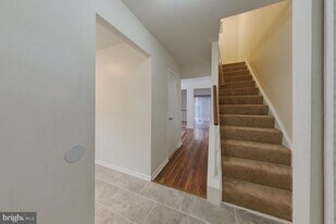 4939 McFarland Dr in Fairfax, VA - Building Photo