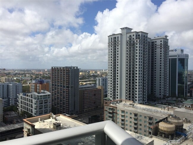 1100 S Miami Ave in Miami, FL - Building Photo - Building Photo