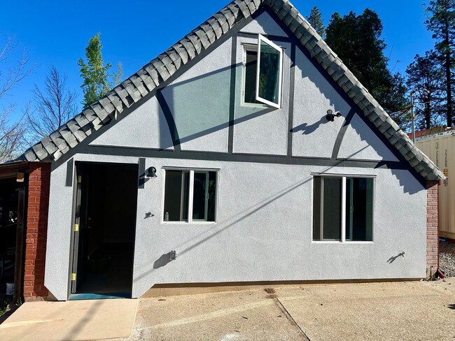 457 S Auburn St in Grass Valley, CA - Building Photo - Building Photo