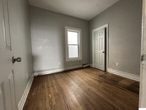 33 Lexington Ave, Unit 2 in Jersey City, NJ - Foto de edificio - Building Photo