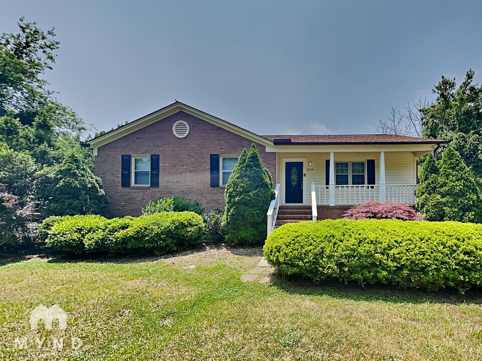 2308 Oakstone Cir in Gastonia, NC - Building Photo