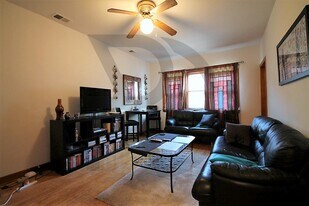 1520 W Melrose St, Unit 2R in Chicago, IL - Building Photo