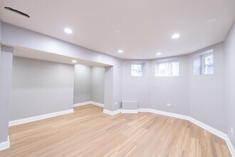 1028 W Oakdale Ave in Chicago, IL - Building Photo - Building Photo