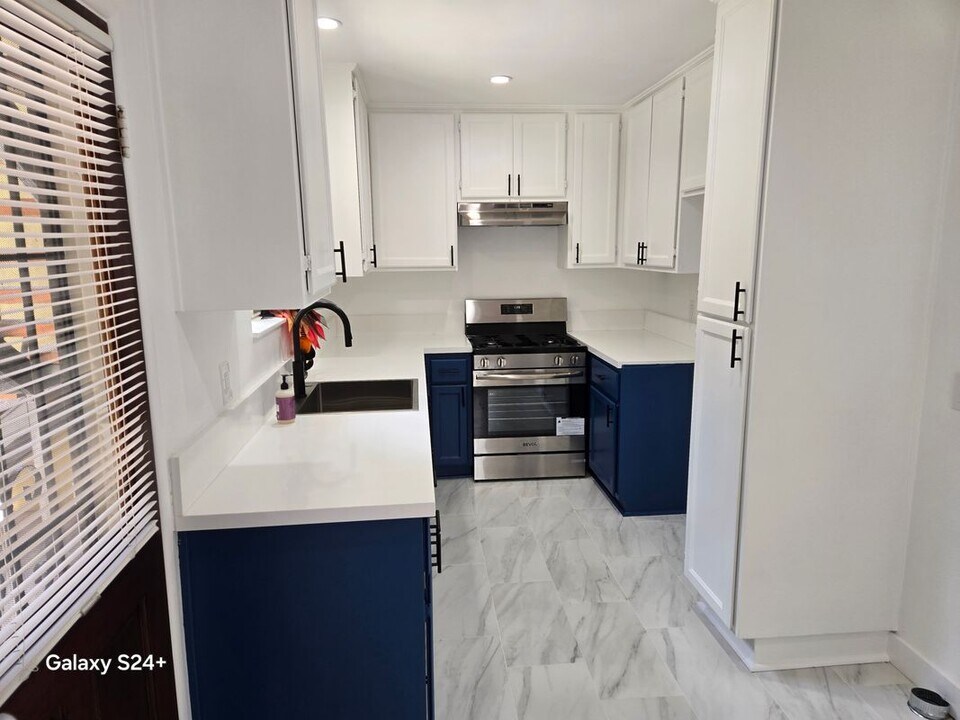 1570 N Verdugo Rd in Glendale, CA - Building Photo