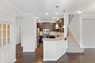 506 Hummingbird Ln in Austin, TX - Building Photo - Building Photo