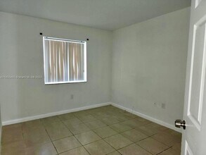 11831 SW 247th Ter in Princeton, FL - Foto de edificio - Building Photo