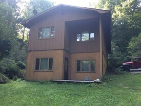 29 Teaberry Rd, Unit B in Cullowhee, NC - Building Photo