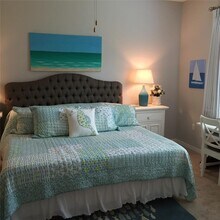 6933 Surrey Hill Pl in Apollo Beach, FL - Building Photo - Building Photo