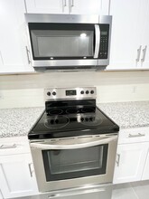 5867 Poplar Hall Dr in Norfolk, VA - Foto de edificio - Building Photo