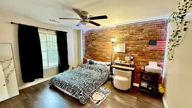 379 Dove Valley Rd in Collierville, TN - Foto de edificio - Building Photo