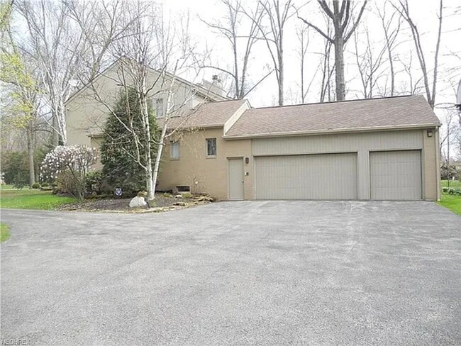 955 Royal Arms Dr in Girard, OH - Building Photo - Building Photo