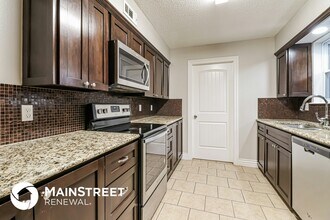 909 Rolling Meadows Blvd in Midwest City, OK - Foto de edificio - Building Photo