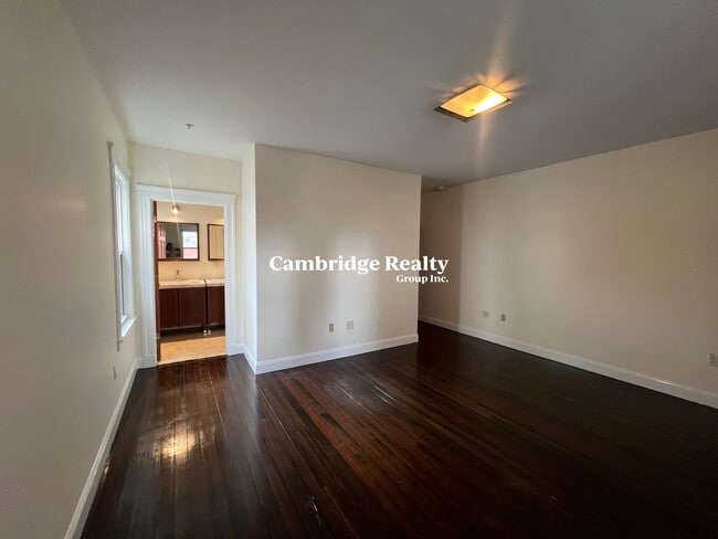 6 Giles Park, Unit 1