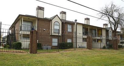 Greenbriar Park North in Houston, TX - Building Photo - Building Photo