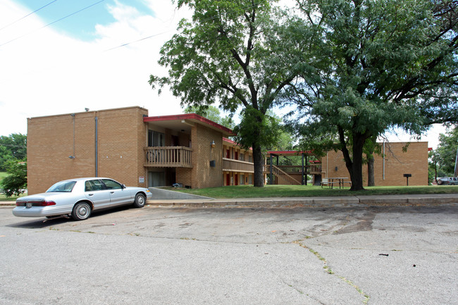 1907 E Broadway Ave in Enid, OK - Foto de edificio - Building Photo