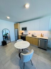 224 NW 31st St, Unit A in Miami, FL - Building Photo - Building Photo