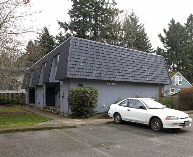 8102-8122 SW 31st Ave in Portland, OR - Foto de edificio - Building Photo