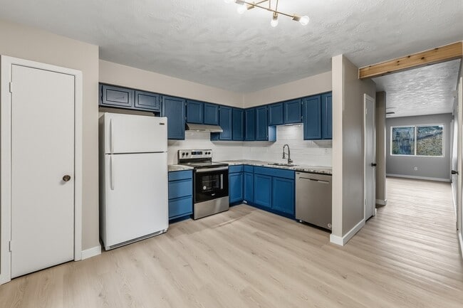 property at 2521 Crosstimbers Dr