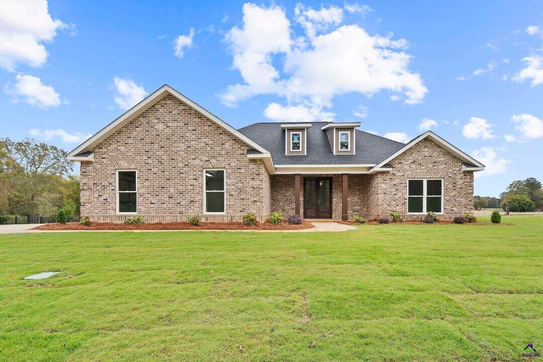 168 Camden Way in Hawkinsville, GA - Building Photo