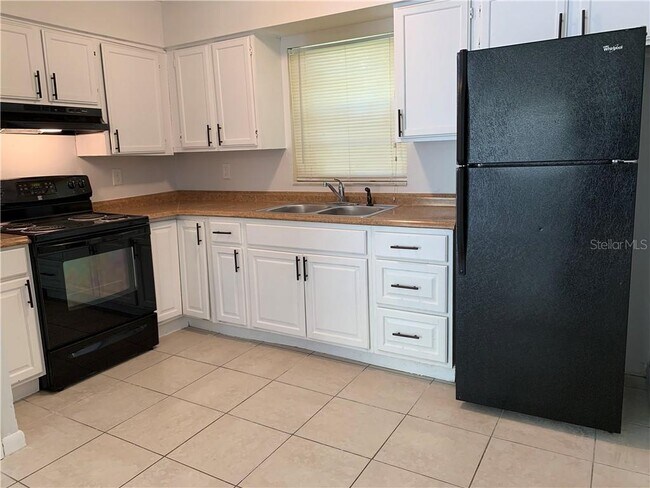 4009 E Bird St-Unit -B in Tampa, FL - Building Photo - Building Photo