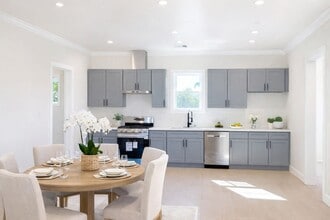 16052 Ludlow St in Los Angeles, CA - Building Photo - Building Photo