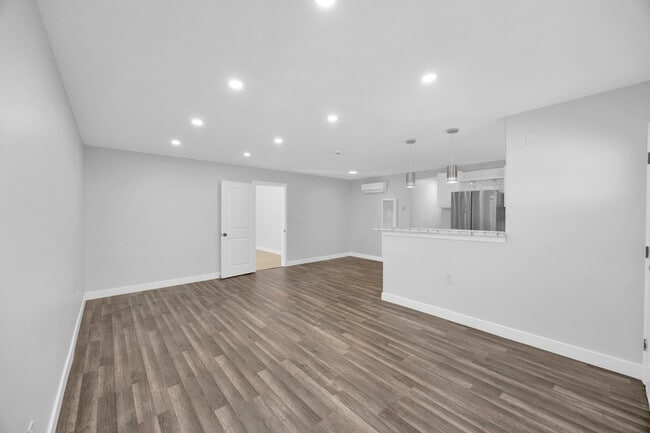 1603 Vuelta Grande Ave in Long Beach, CA - Building Photo - Building Photo