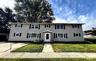 219 4th Ave, Unit Unit 1 in New Glarus, WI - Building Photo