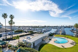 3101 Peninsula Rd in Oxnard, CA - Building Photo
