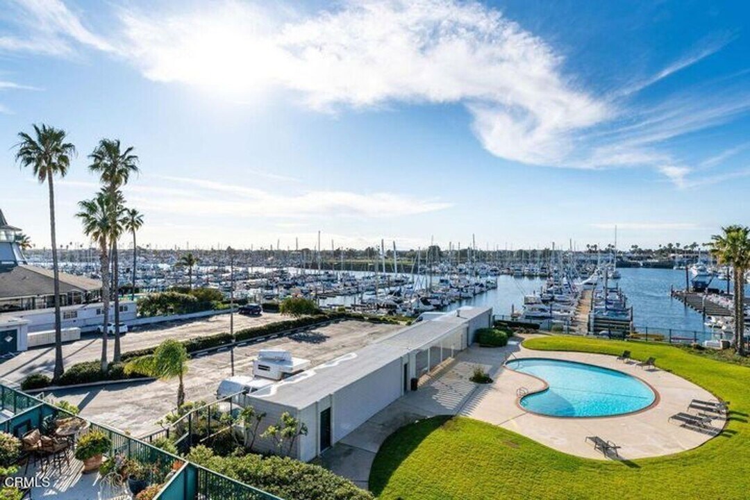 3101 Peninsula Rd in Oxnard, CA - Foto de edificio