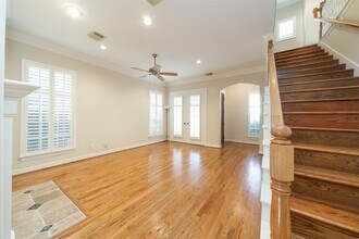 6318 Elm Ct in Bellaire, TX - Building Photo - Building Photo