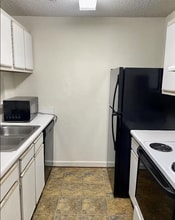 303 Smith Level Rd, Unit B14 in Chapel Hill, NC - Building Photo - Building Photo