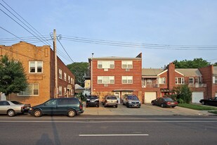 6126 164th St in Flushing, NY - Building Photo