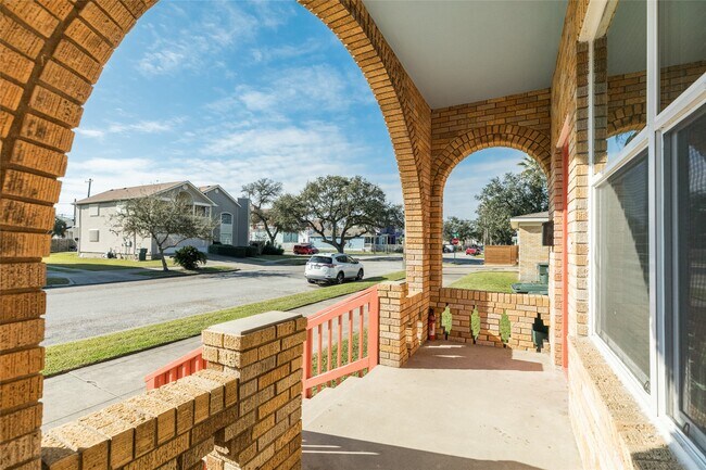 2516 Avenue K in Galveston, TX - Foto de edificio - Building Photo
