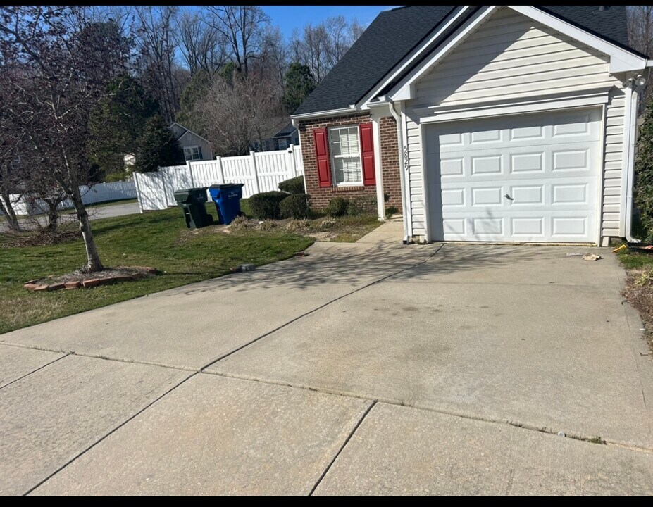 5829 Ricker Rd in Raleigh, NC - Foto de edificio