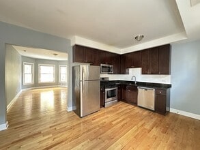 1646 W Pratt Blvd in Chicago, IL - Foto de edificio - Building Photo