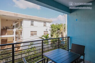 2201 Polk St in Hollywood, FL - Foto de edificio - Building Photo