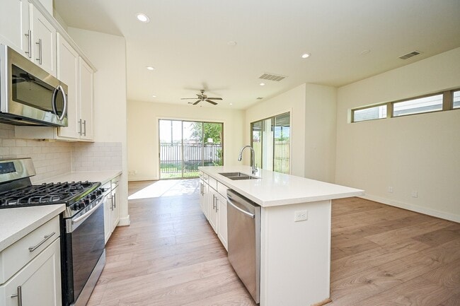 1106 Fuschia Rd