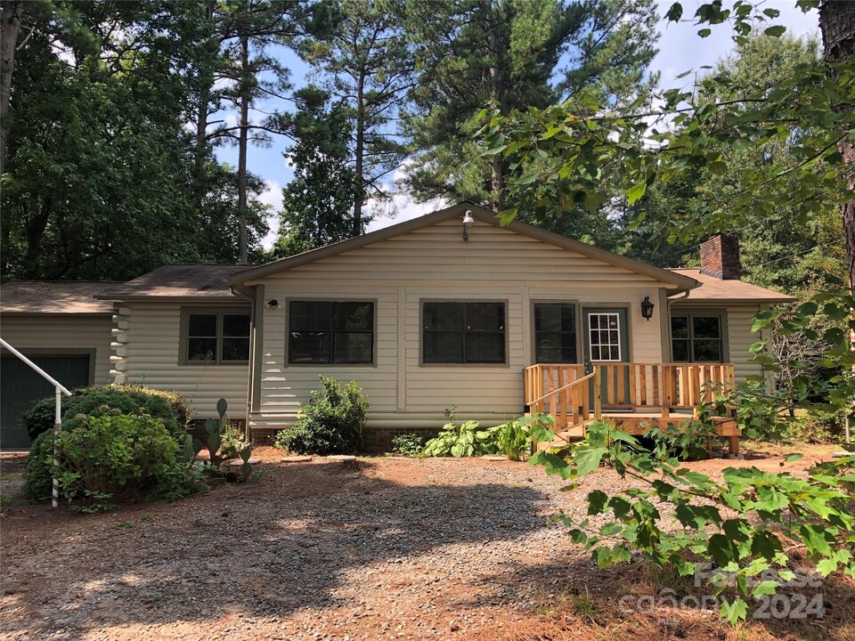 3420 W Hwy 27 in Lincolnton, NC - Building Photo