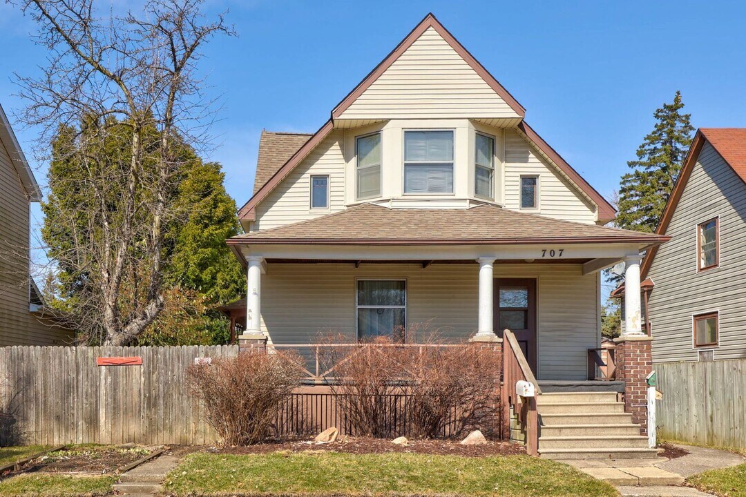 707 N Porter St-Unit -#2 in Saginaw, MI - Building Photo