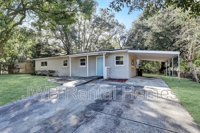 2338 Looking Glass Ln