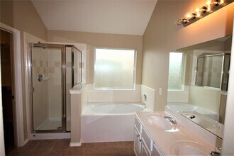 3604 Kale St in Pearland, TX - Foto de edificio - Building Photo