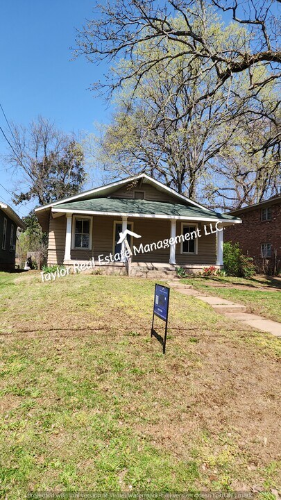 728 Kendrick St in Florence, AL - Building Photo