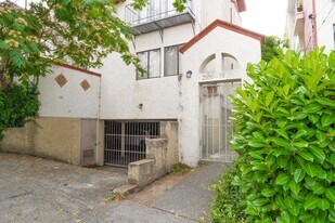 2570 Virginia St in Berkeley, CA - Building Photo