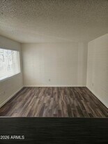 521 E Bethany Home Rd in Phoenix, AZ - Building Photo