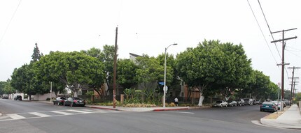 Casa De Las Hermanitas in Los Angeles, CA - Foto de edificio - Building Photo