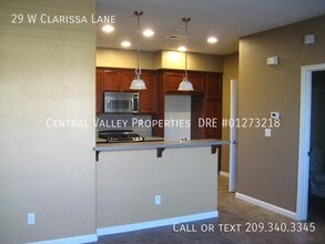 29 W Clarissa Ln in Mountain House, CA - Building Photo - Building Photo